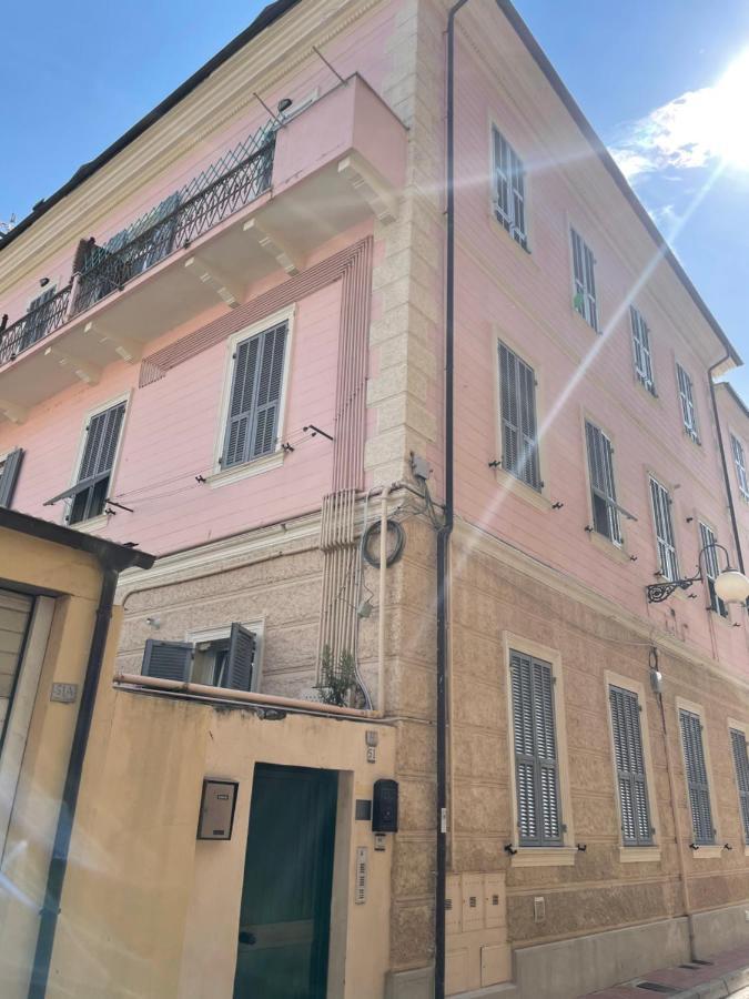Appartamento Stella Marina In Pieno Centro Di Pietra Ligure Sulla Passeggiata E A Un Passo Dal Mare Екстер'єр фото